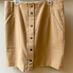 Club Monaco Snap front Mini camel skirt Virgin Wool Women’s size 6